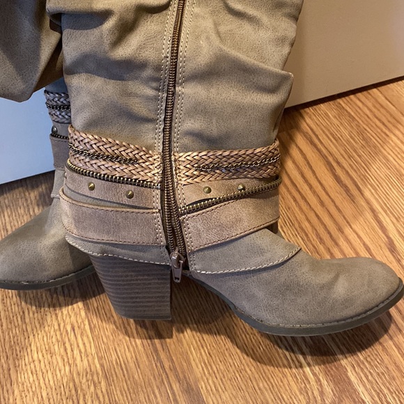 Very comfortable faux suede boots - Picture 2 of 2